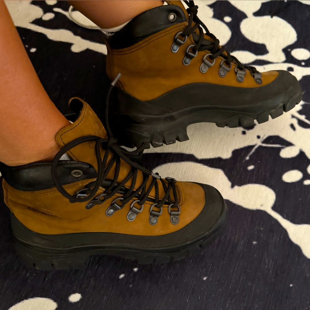 Danger hiking shoes